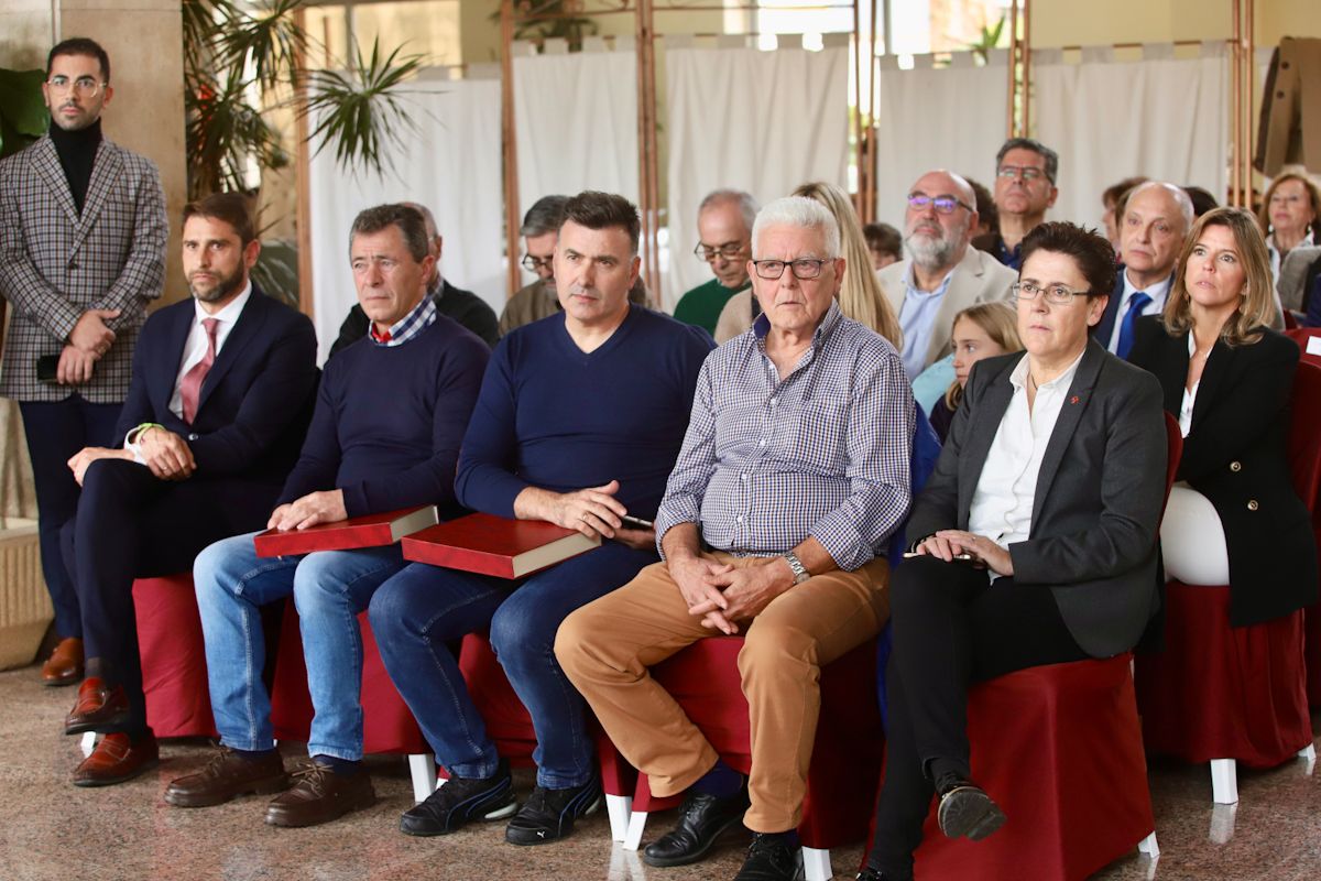 El Gran Teatro, Fepamic, Veterinaria, Radio Córdoba y la Fiesta del Queso recogen los premios Constitución