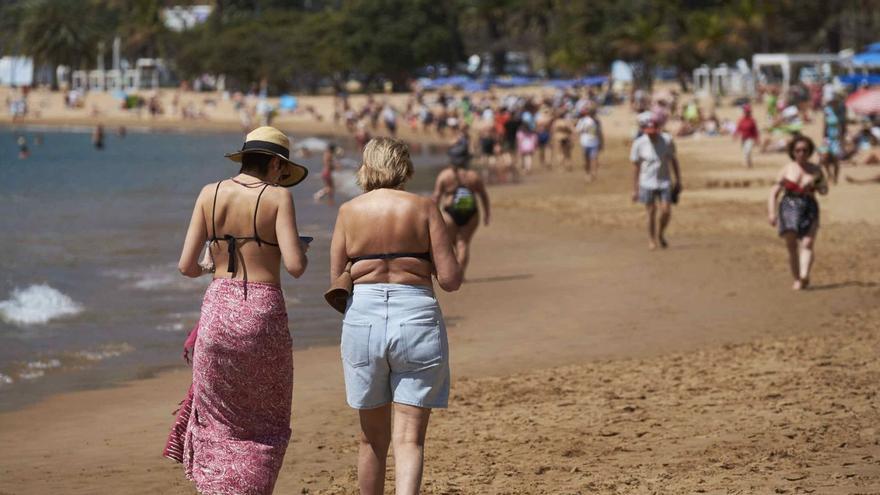 Los alcaldes de Canarias temen el cierre de cientos de playas y zonas de baño por inseguras