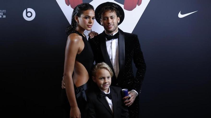 Neymar celebra su 26º cumpleaños por todo lo alto