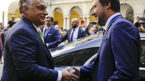 Matteo Salvini, vicepresidente del Gobierno y ministro del Interior de Italia, y Víktor Orbán, primer ministro de Hungría, en Milán, el 28 de agosto del 2018. 