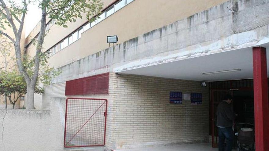 Imagen del viejo instituto La Torreta donde se imparten las clases de la Escuela de Idiomas en Elda