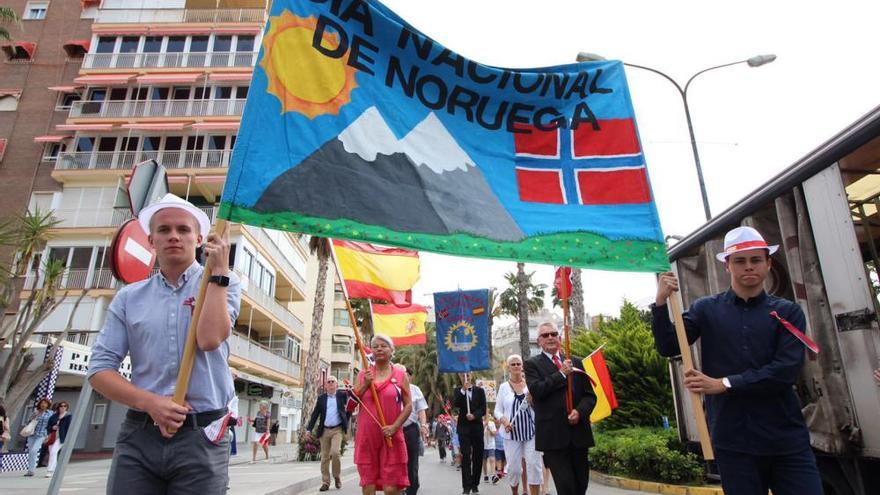 La comunidad noruega toma las calles de Torrevieja para celebrar su día