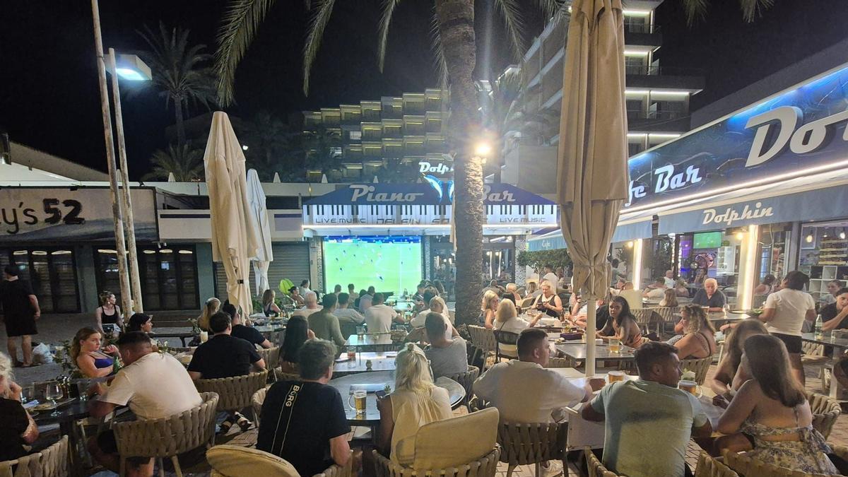 MUNDIAL 2026 | Magaluf vive con pasión contenida el Francia-Inglaterra