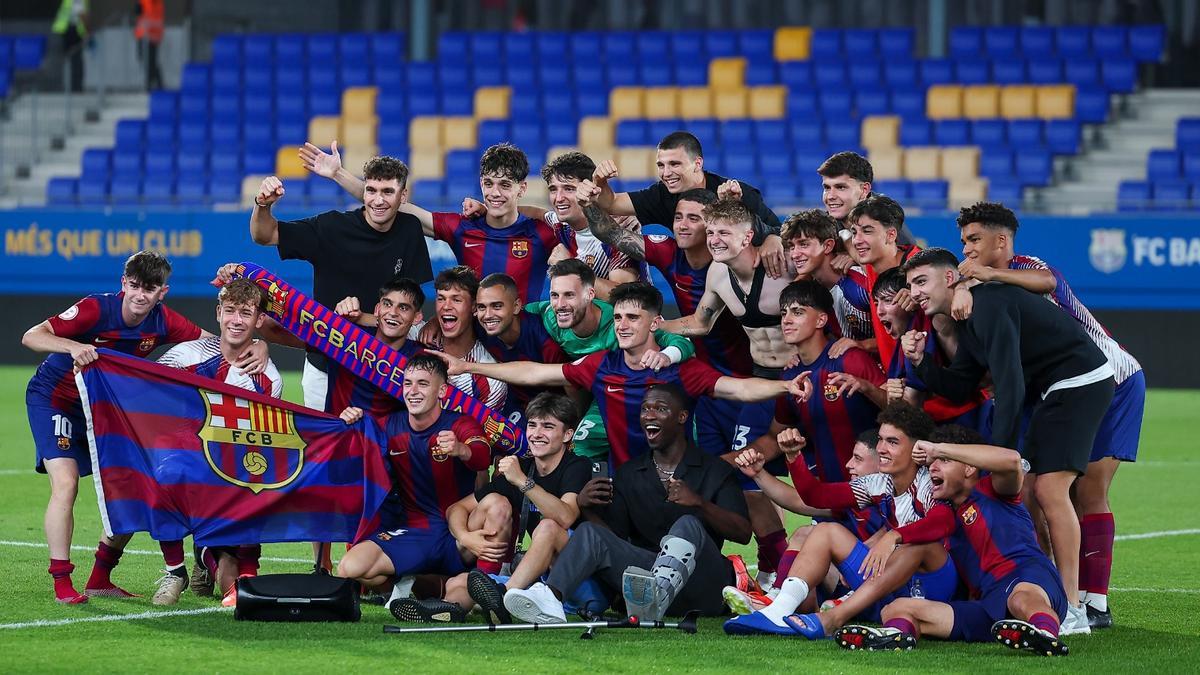 Los jugadores del Barça Atlètic celebran el triunfo contra el Ibiza