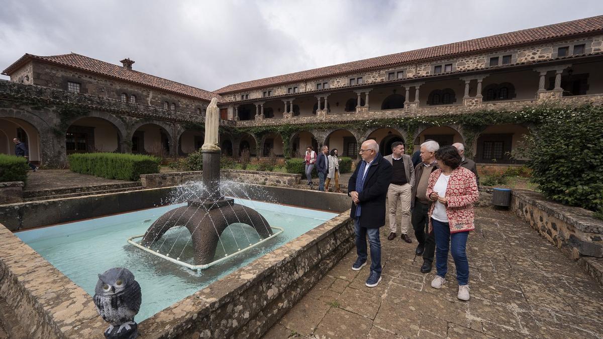 Imagen de la visita institucional que ha tenido lugar este lunes en el convento de las Dominicas de Teror.