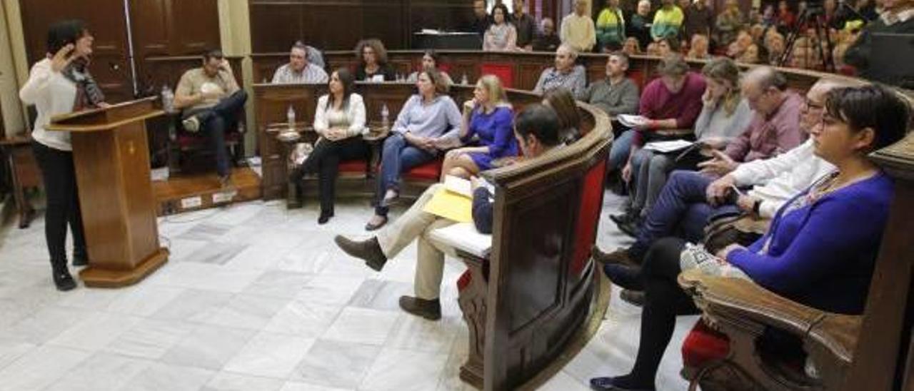 Teresa Garcia interviene en un reciente pleno de Sagunt.