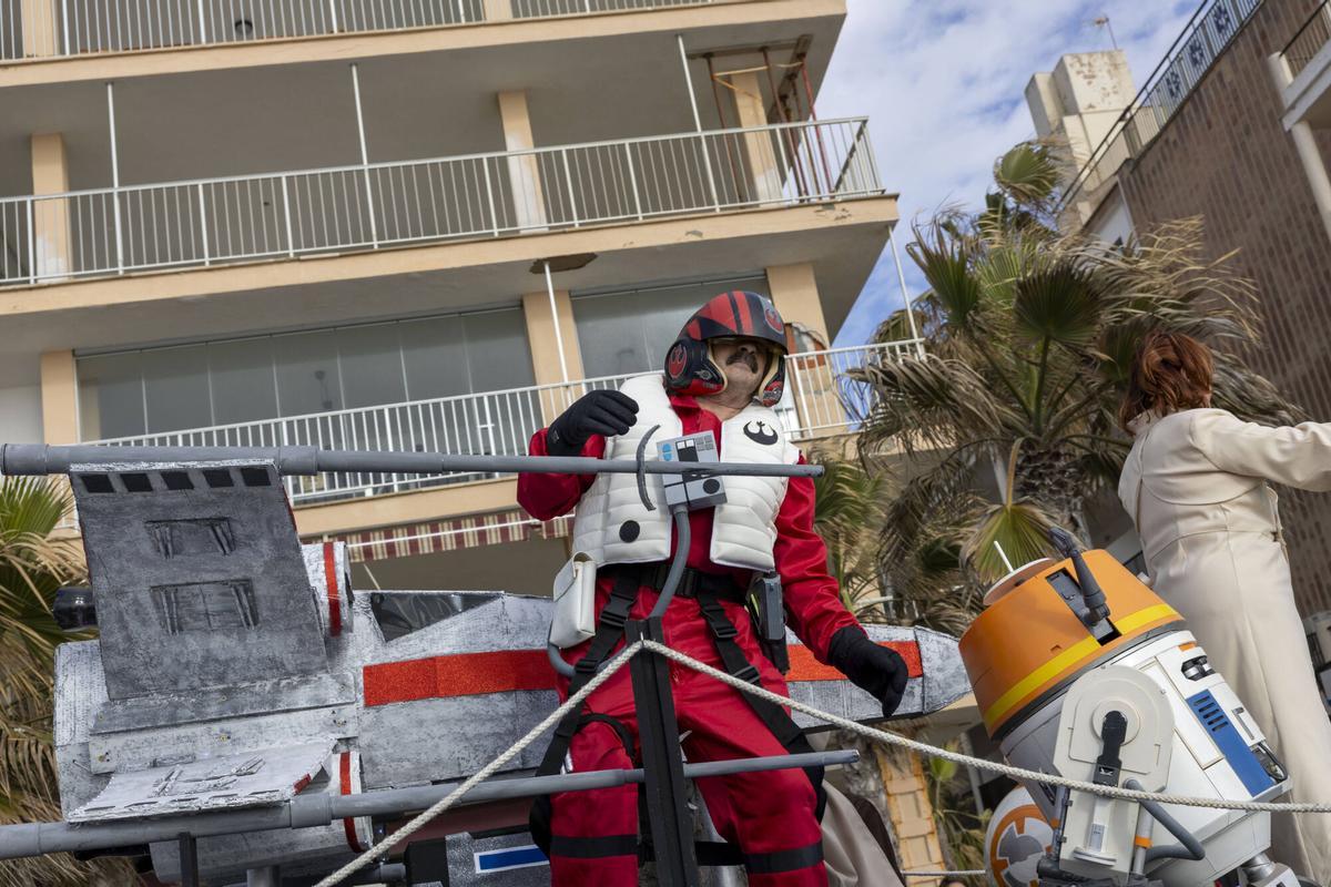 La Rua de El Arenal-Playa de Palma ha contado con variedad de comparsas con mucha inspiración y color. La Rua de El Arenal-Playa de Palma ha contado con variedad de comparsas con mucha inspiración y color.