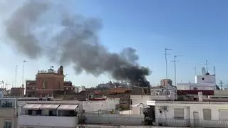 Un incendio obliga a desalojar un edificio en el centro de València