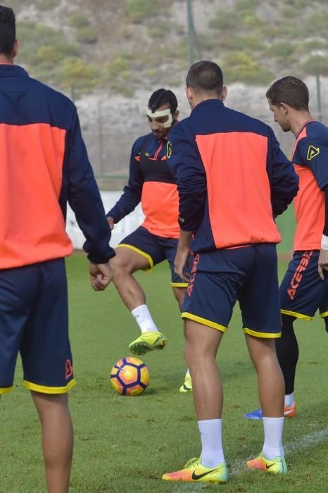 Entrenamiento de la UD Las Palmas en la mañana ...