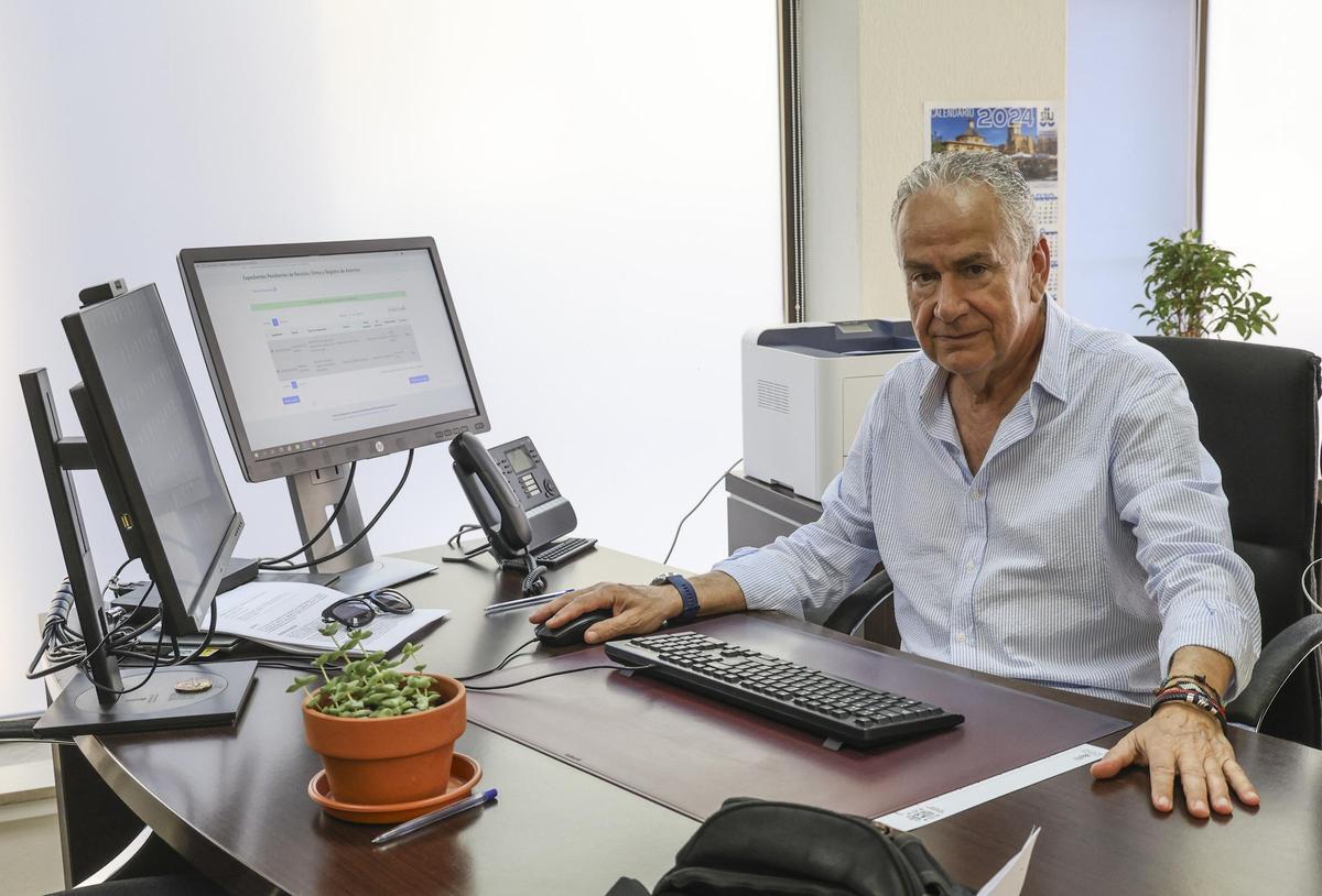 El Letrado de la Administración de Justicia, Felipe Heras, se encarga de una de las dos oficinas.