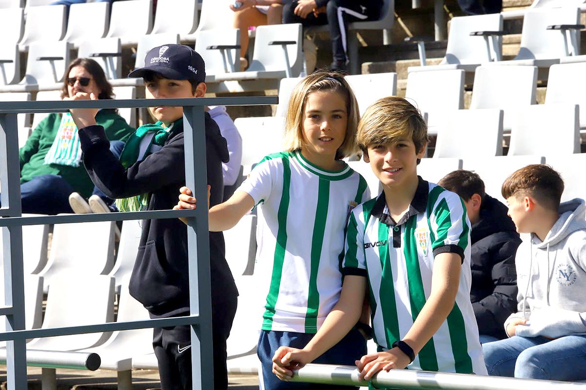 Las imágenes de la afición en el Córdoba CF - Ceuta