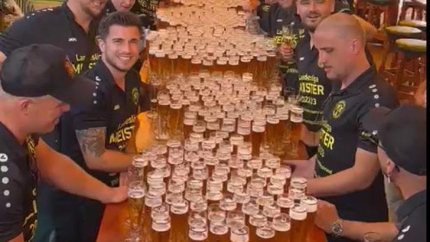 Bierrekord im Bamboleo auf Mallorca: Fußballclub trank die 1.000 Bier am Ballermann gar nicht aus