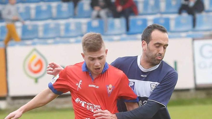 El cearista Cayarga presionado por Llerandi.