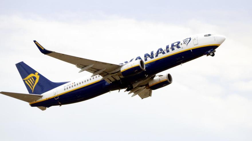 Imatge d&#039;un avió de Ryanair enlairant-se