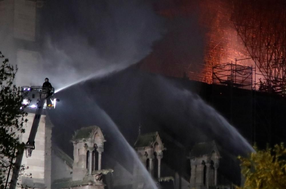 Incendi a la catedral de Notre Dame