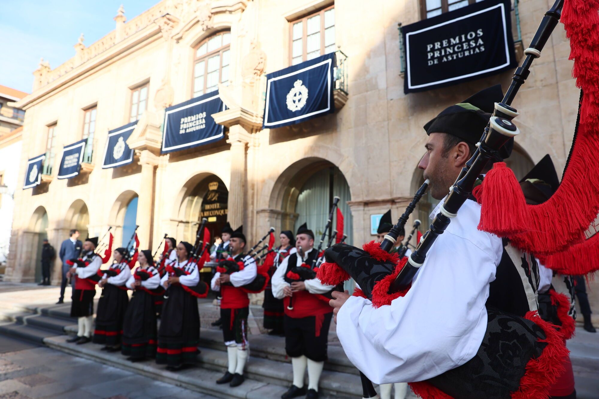 EN IMÁGENES: El hotel de la Reconquista se convierte en el epicentro de los premios "Princesa" en las horas previas a la ceremonia