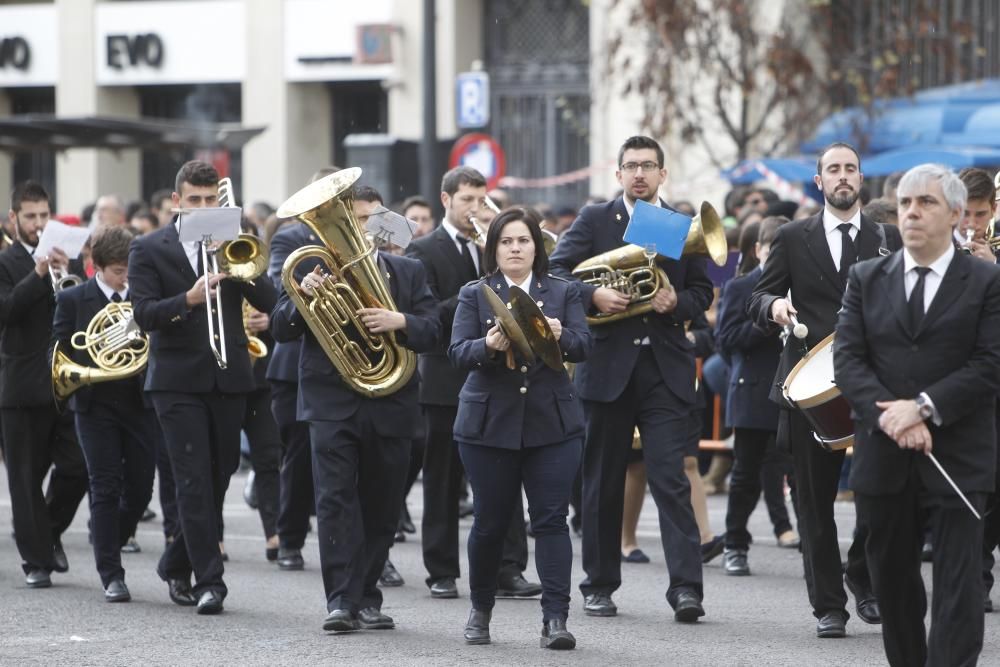 Entrada de bandas de música en el centro de Valencia