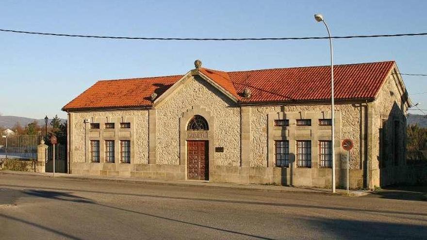 De matadero comarcal a museo  |  El antiguo matadero comarcal, construido a partir de 1924, se transformó décadas después en el actual Museo do Pobo Estradense.