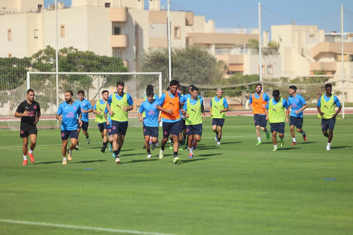 El primer entrenamiento de pretemporada de la UD Ibiza, en imágenes