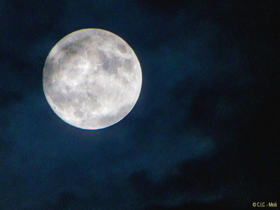 La Superllina, vista des de Moià, la nit del 13 de novembre.