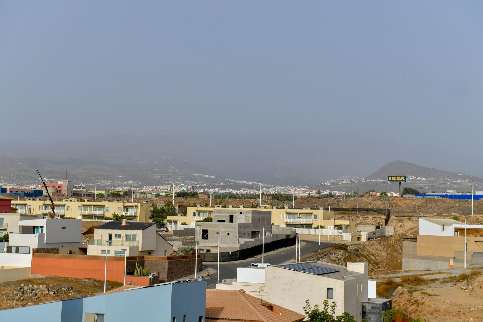 Calima en la Cubre vista desde la playa de La Garita.