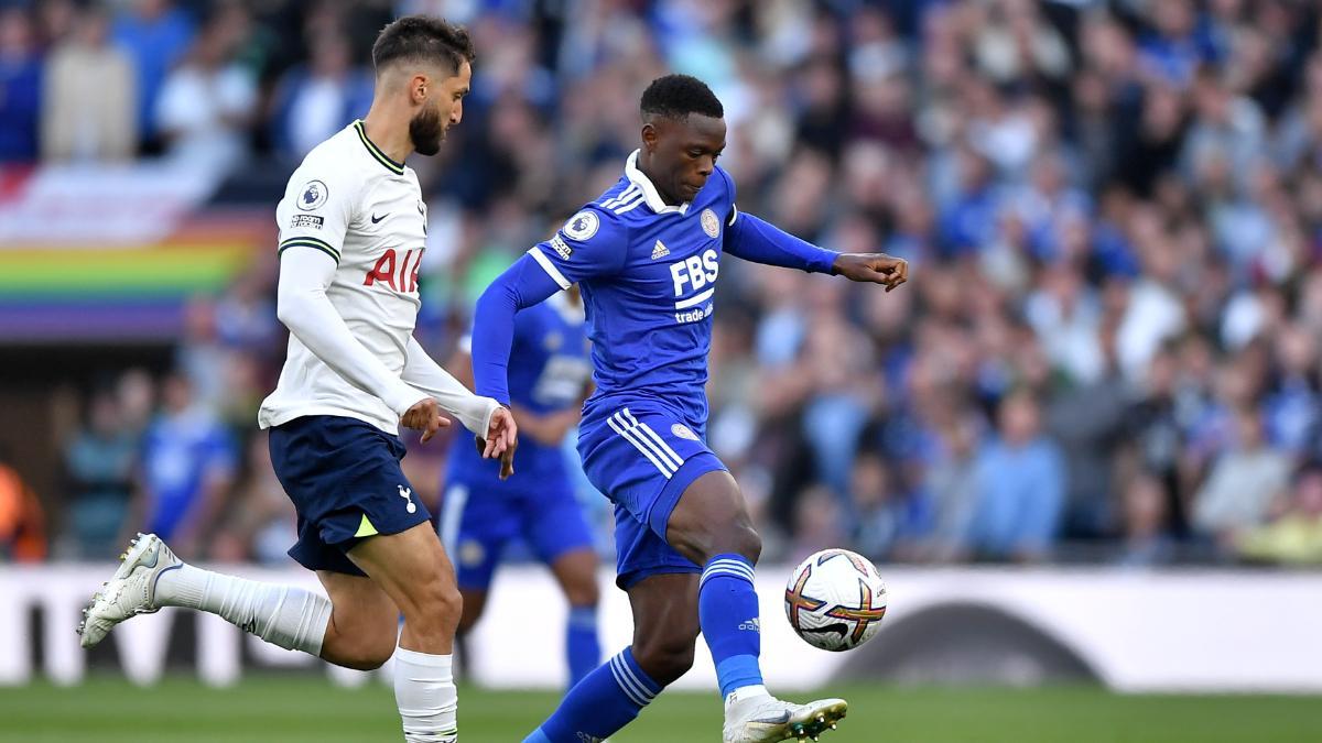 Patson Daka, durante un partido de Premier League con el Leicester City en la temporada 2022723