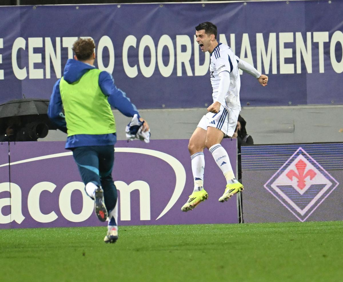 Florence (Italy), 27/01/2026.- Como's foward Alvaro Morata (R) celebrates after scoring a goal during the Italian Cup round of 16 soccer match between Acf Fiorentina and Como 1907 at the Artemio Franchi Stadium in Florence, Italy, 27 January 2026. (Italia, Florencia) EFE/EPA/CLAUDIO GIOVANNINI