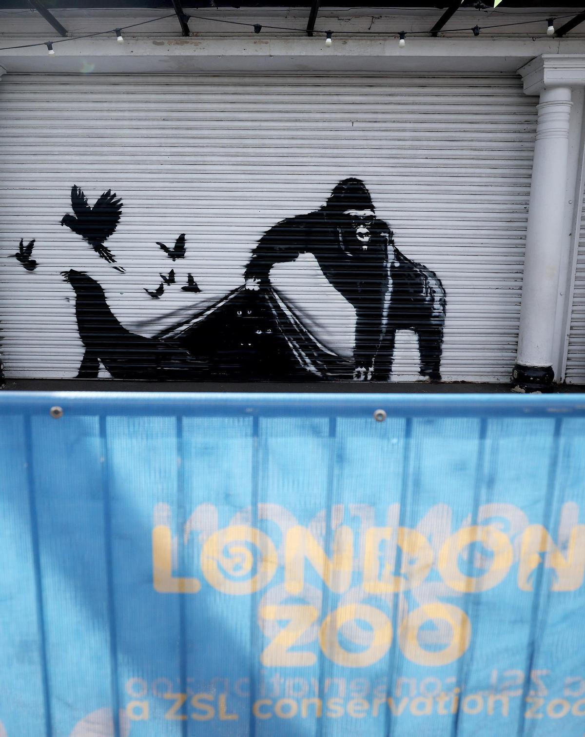 Un gorila, el noveno animal protagonista de la serie Zoo de Londres de Banksy