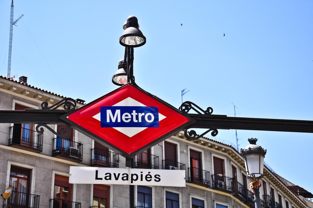 Así salvó la Policía a una joven que se intentó suicidar en el Metro de Lavapiés (Madrid)