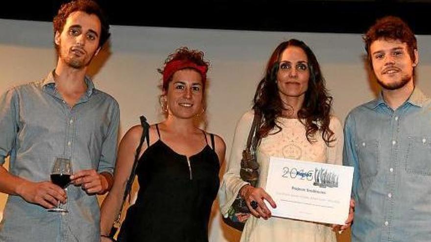 Xavier Collado, Sara Reig, Eva Gràcia i Albert Pardo en recollir la proposta del Premi Tendències, el maig