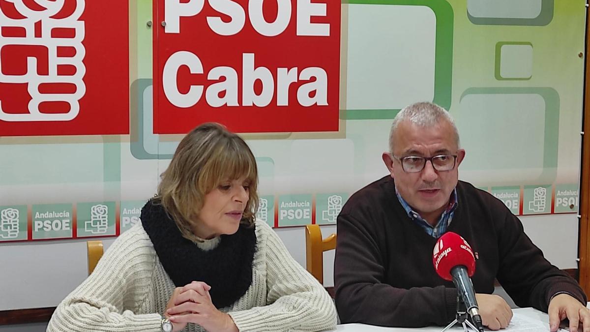 Brígida Díaz y Antonio J. Caballero, en la rueda de prensa.