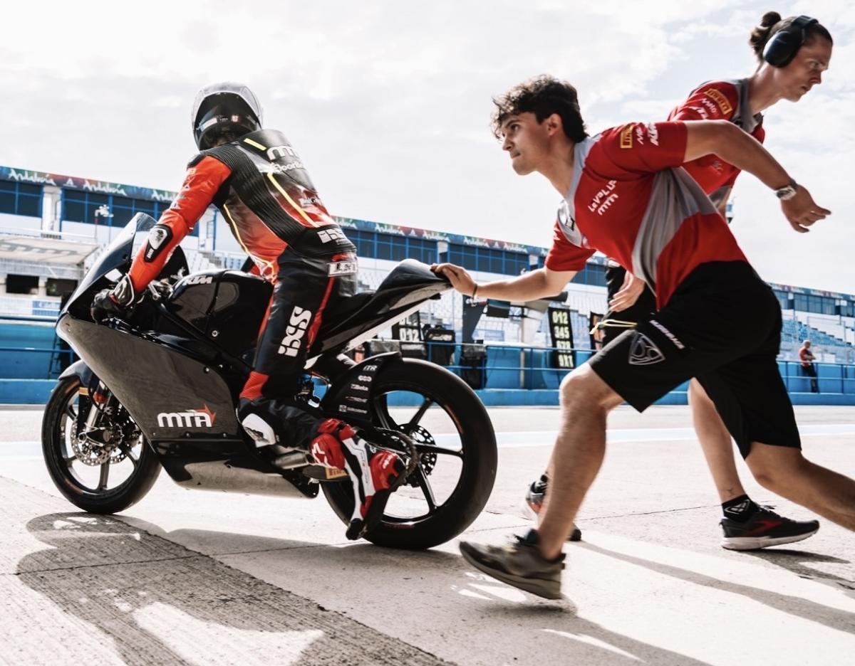 Juan Valle Grcía en una carrera de Moto3