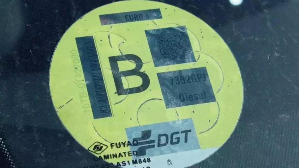 Etiqueta B de la DGT.