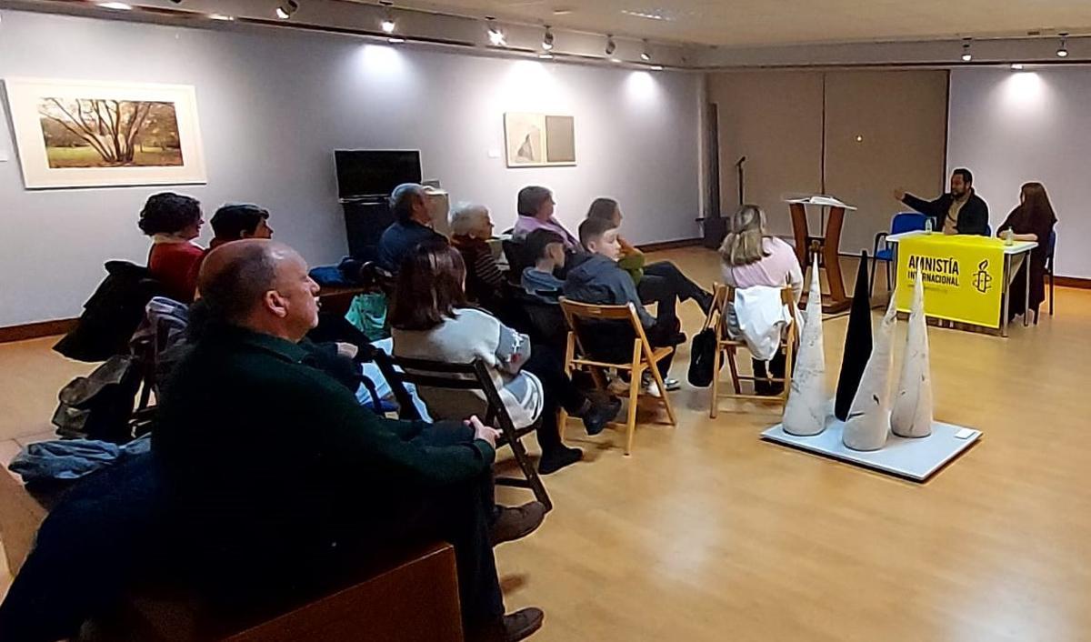 Un momento de la charla ofrecida en Ribeira.