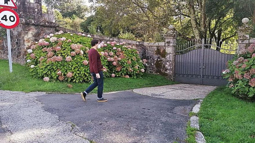 El perito designado por Sada accede al pazo. El historiador Manuel Pérez Lorenzo, coautor del libro &#039;Meirás, un pazo, un caudillo, un espolio&#039;, accedió ayer al mediodía al pazo para realizar las comprobaciones oportunas de cara a elaborar la pericial que le ha encargado el Ayuntamiento de Sada.  | L.O.