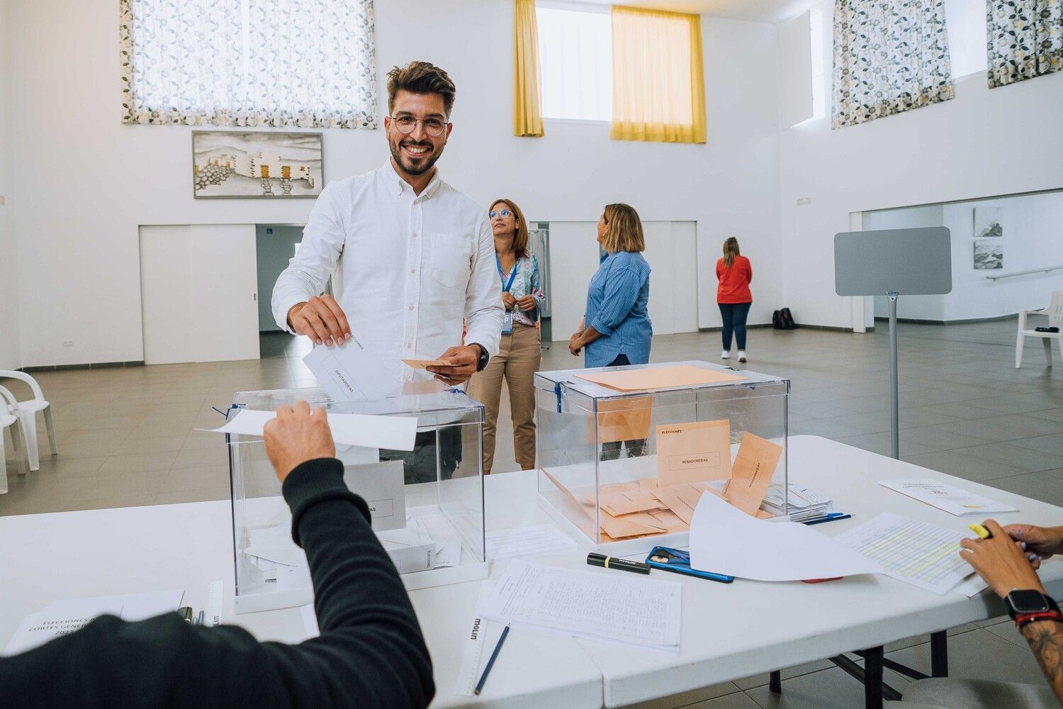 Jeziel Martín, candidato del PP al Senado por Lanzarote, votando el 23J.