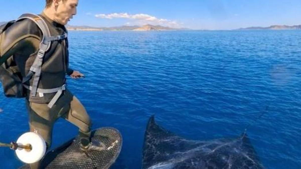 José Balsa is stranded on a raft between Ibiza and Formentera.