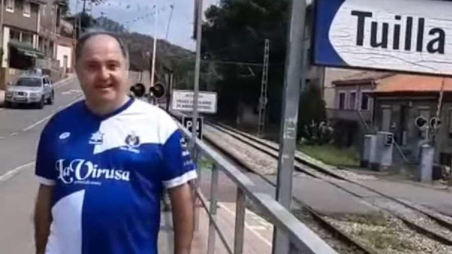 Eduardo Antuña, con la camiseta del Tuilla, en una secuencia del vídeo.