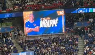 Así ha sido el recibimiento a Mbappé en su regreso al Parque de los Príncipes