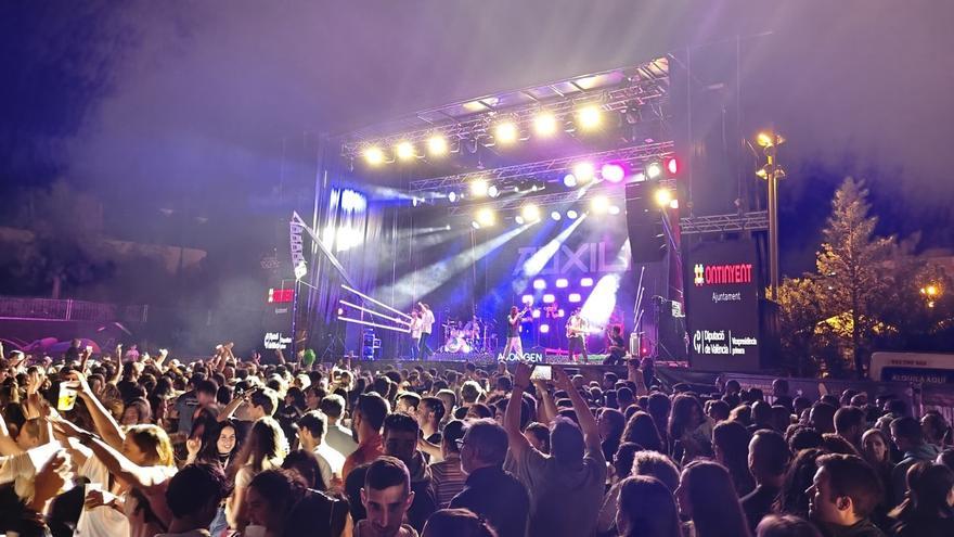 Gritos de &quot;Mazón, dimisión&quot; en el Pebrella Festival celebrado en Ontinyent