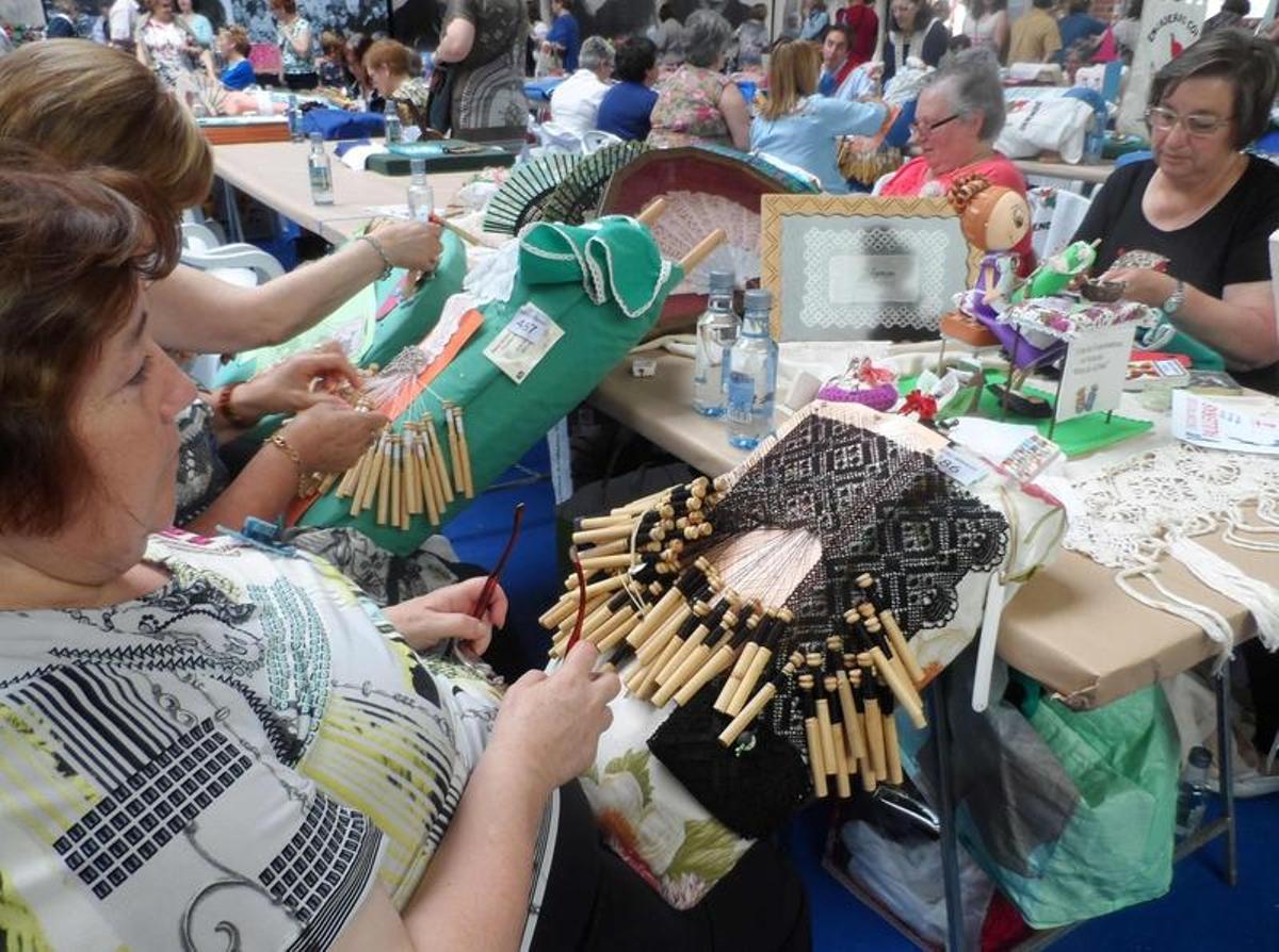 La crisis se encaja con bolillos