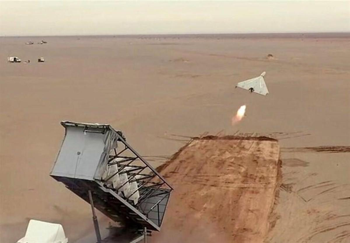 Lanzamiento de un dron Sahed iraní desde un camión en una prueba en abril de 2024.
