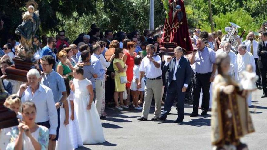 Procesión celebrada ayer en San Salvador. // Gustavo Santos