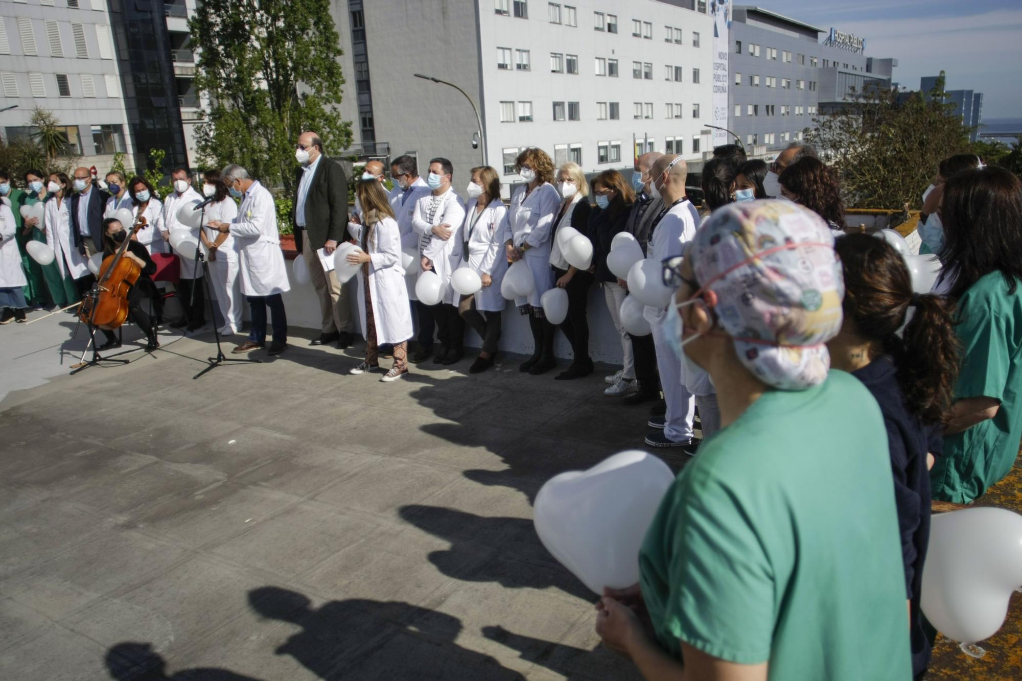 Homenaje de sanitarios a pacientes Covid y a sus familiares