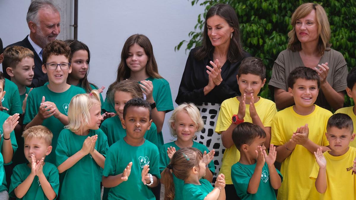 La reina Letizia preside la inauguración del curso escolar en La Palma.