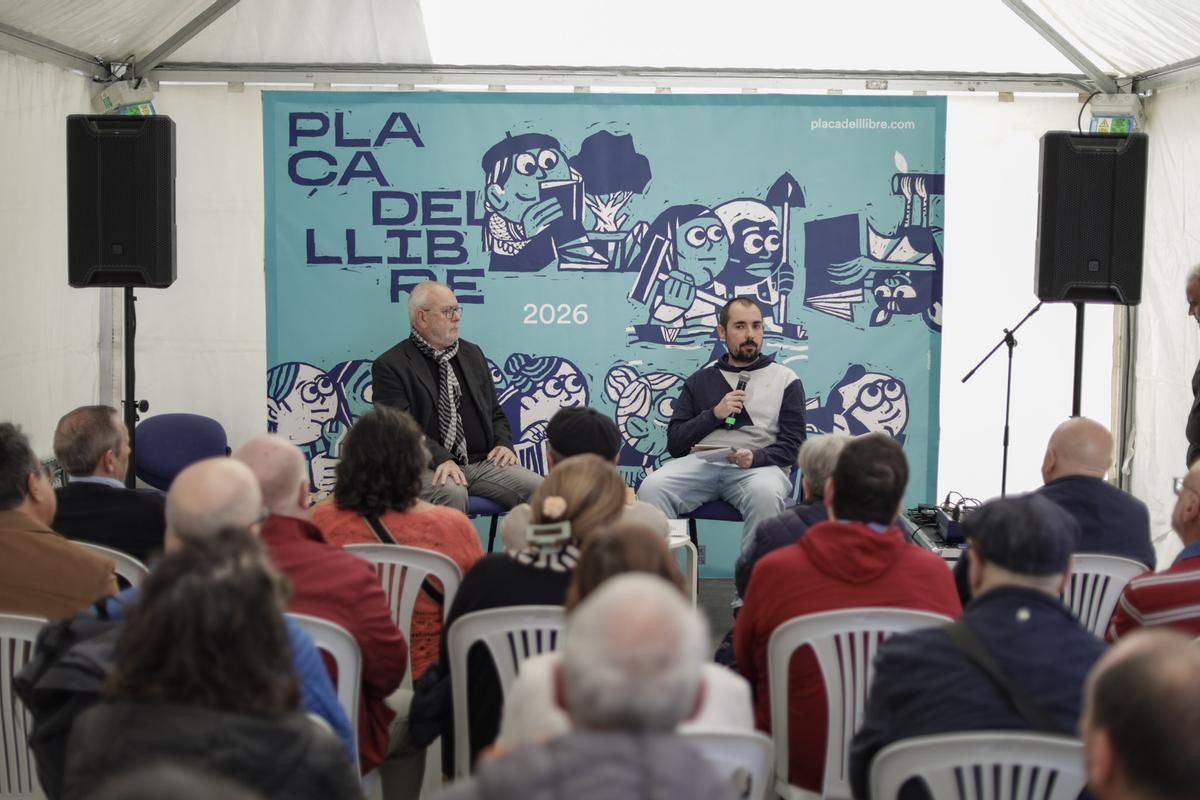 Manuel Lillo, durante la presentación de su libro en la plaza Séneca