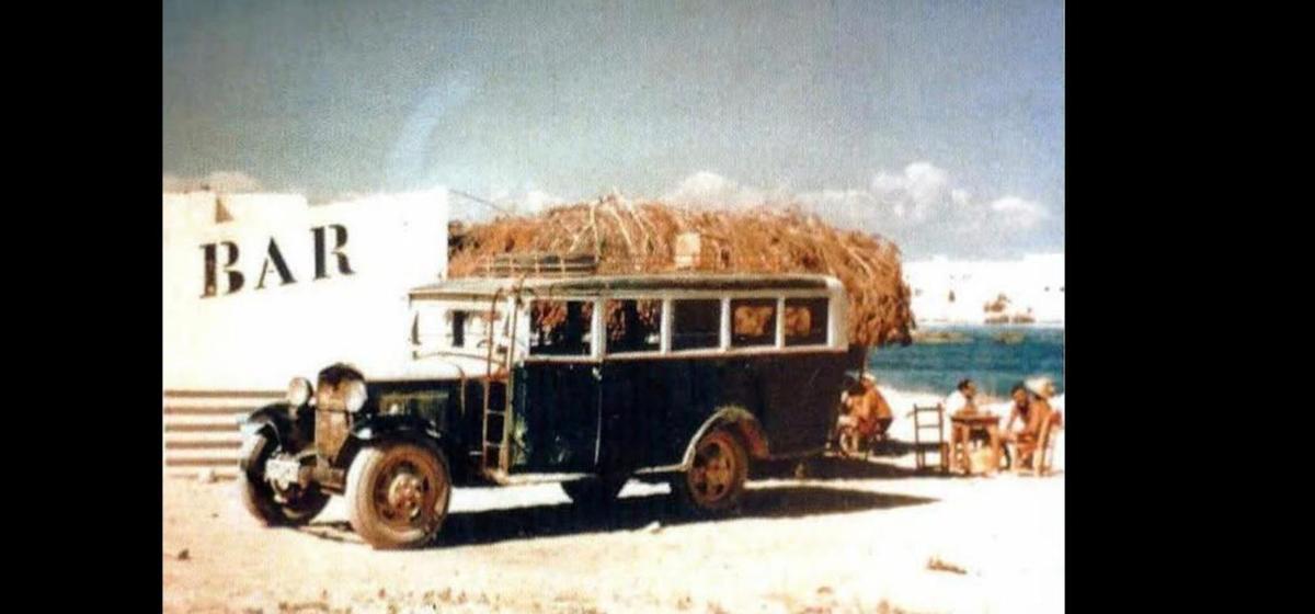 Imagen de archivo de uno de los coches de la empresa, tomada durante los años 60