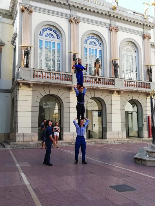 Espectacle de carrer del Cirque Éloize a Figueres
