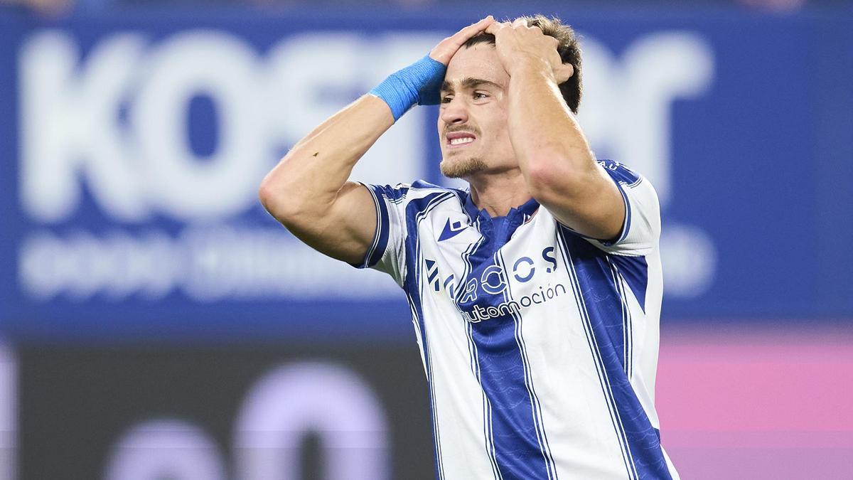 Iván Romero en el partido entre el Osasuna y el Levante UD en El Sadar