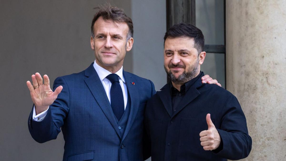 Emmanuel Macron i Volodímir Zelenski, ahir al Palau de l’Elisi.  | CHRISTOPHE PETIT TESSON